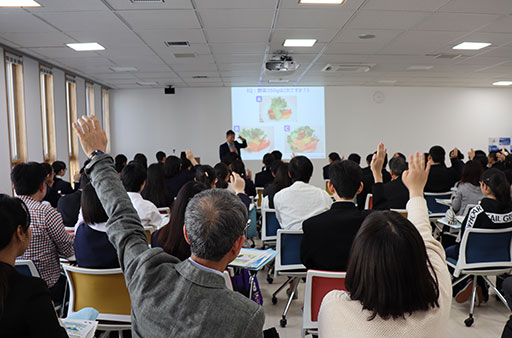 講演中の様子の写真